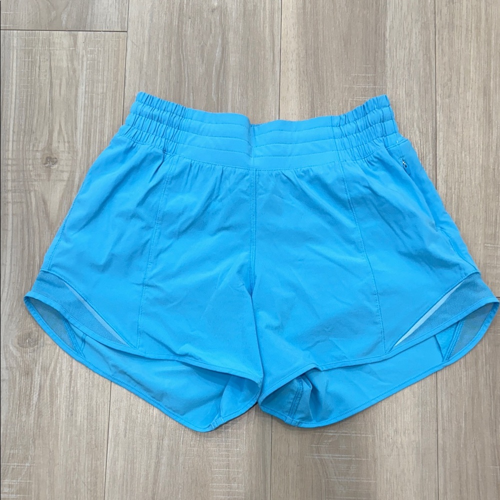 Like NEW Lululemon high-rise hottie hot shorts size 4 (high rise, 4”)